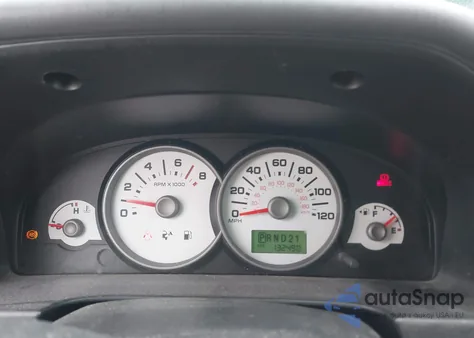 2005 Ford Escape Xls z USA, uszkodzony, nr VIN 1FMYU02Z65KB67599